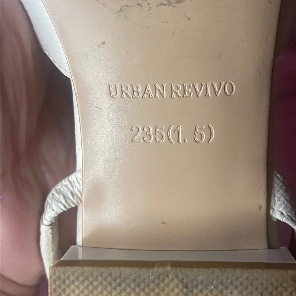 Urban Revivo White Flats 🤍 - Picture 3 of 4